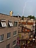 YILDIRIMLAR KORKUTTU Balıkesir’in Edremit Körfezinde etkili olan sağanak yağış öncesinde düşen onlarca