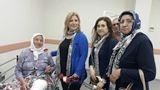 AKKADINLAR HASTALARI YALNIZ BIRAKMIYOR Balıkesir’in Ayvalık ilçesinde, AK Parti İlçe Kadın Kolları Başkan Hadiye