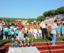 -AYVALIK’TA U 11 LİGİNE COŞKULU VEDA Balıkesir’in Ayvalık ilçesinde, Türkiye Futbol Federasyonu tarafından bir ilk olarak