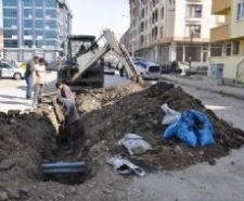 EDREMİT’TE CADDE VE SOKAKLARDA YENİDEN DÜZENLEME ÇALIŞMALARI BAŞLIYOR Edremit Belediye Başkanı Kamil Saka, “Adliye çevresinde ki düzenlemelere başlıyoruz.