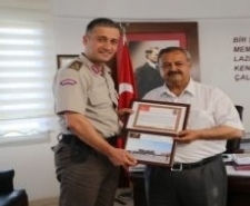 Hakkari’den Teşekkür Mektubu Balıkesir’in Burhaniye ilçesinde, geçtiğimiz aylarda, Hakkâri’ye, Doğu ve Güneydoğu’da görev