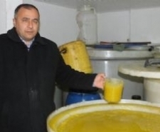 ZEYTİNYAĞLARI DONDU Balıkesir’in Burhaniye ilçesinde, olumsuz hava şartları hayatı olumsuz etkilerken, raflardaki