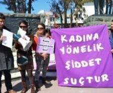 AYVALIK’TA KADINLAR ÖFKELİ Balıkesir’in Ayvalık ilçesinde son olarak G.K adlı 19 yaşındaki genç