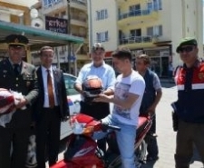Ayvalık ilçesinde, Yol Güvenliği ve Trafik Haftası dolayısıyla Altınova ile