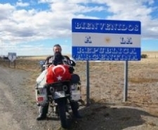 AYVALIK BELEDİYESİ’NİN SELAMINI DÜNYANIN SONUNA ULAŞTIRDI Balıkesir’in Ayvalık ilçesinden yaklaşık bir yıl önce motosikletiyle yola çıkarak