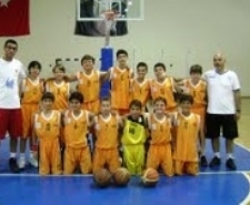 Balıkesir’in Ayvalık ilçesinde, Ayvalıkgücü Belediyespor Kulübü bünyesindeki minik basketbolcular Körfez