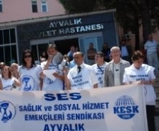 Balıkesir’in Ayvalık ilçesinde, KESK’e bağlı Sağlık Emekçileri Sendikası (SES) Ayvalık