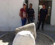 DİBEK TAŞI TURİSTLERİN İLGİ ODAĞI OLDU Balıkesir’in Havran ilçesinde, Çakırdere köyü meydanına konulan ve eskiden buğday
