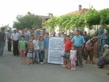 BURHANİYE’DE MAHALLELİNİN KİRLİLİK İSYANI Balıkesir’in Burhaniye ilçesinde, bir pirina fabrikasından çıkan koku ve sinek