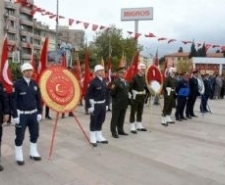 EDREMİT’TE CUMHURİYET BAYRAMI KUTLAMALARI BAŞLADI Edremit’te Cumhuriyetin 93. kuruluş yıl dönümü olan 29 Ekim Cumhuriyet