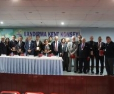 İNCEOĞLU “ÇEVRE DEĞİL RANT DÜZENİ” Bandırma Kent Konseyi tarafından Bandırma Ticaret Odası salonunda Balıkesir ve