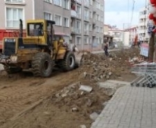 Balıkesir’in Burhaniye Belediyesi yol yapım çalışmaları devam ediyor. Burhaniye’nin 4