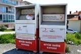 TÜRK KIZILAYI’NIN GİYİM BAĞIŞ KUTULARINA ATILANLAR TEPKİ ÇEKİYOR Ayvalık ilçesinde, Türk Kızılay’ı tarafından konuşlandırılan giyim bağış kutularına bilinçsiz