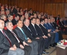 EDREMİT EĞİTİMİNİN BAŞARILI GÜNLERİ Edremit Kaymakamı Abdulhamit Erguvan Milli Eğitim Müdürlüğü’nün başarıları nedeniyle bir