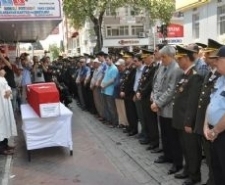EMEKLİ KORGENERAL HİLMİ AKIN ZORLU VEFAT ETTİ Edremit’li emekli Korgeneral Hilmi Akın Zorlu tedavi gördüğü GATA’da