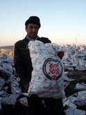 AYVALIK’TA YOKSULLARA 1400 TON KÖMÜR Balıkesir’in Ayvalık ilçesinde, Başbakanlık Sosyal Yardımlar Genel Müdürlüğü tarafından