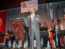 EVİNİN ÖNÜNDE GÖZYAŞLARIYLA ANILDI 24 Ocak 1993 yılında Ankara’daki evinin önünde aracına konulan bombanın
