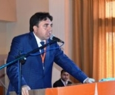 AYVALIK AK PARTİ’DE KAYAALP GÜVEN TAZELEDİ İlçe Başkanı Hakan Kayaalp güven tazeleyerek yeniden ilçe başkanı seçildi.