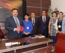 ABİDİN PAK-PAKMAYA ANADOLU LİSESİ 6 ÜLKEDEN GELEN YABANCI KONUKLARI MİSAFİR EDİYOR Edremit Abidin Pak-Pakmaya Anadolu Lisesi tarafından yürütülen Erasmus + KA2