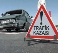 KAMYONETE ARKADAN ÇARPAN SÜRÜCÜ YAŞAMINI YİTİRDİ Edinilen bilgiye göre, dün akşam saatlerinde meydana Gömeç ile Ayvalık