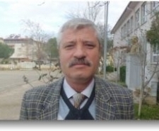 Burhaniye’de Hayati Öğretmen Kalbine Yenildi Balıkesir’in Burhaniye ilçesinde, 49 yaşındaki öğretmen Hayati Öge, geçirdiği kalp