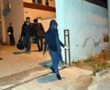 41 KAÇAK GÖÇMEN SAHİL GÜVENLİKTEN KAÇAMADI Balıkesir’in Ayvalık ilçesinde, aralarında çocuk ve kadınların da bulunduğu 41