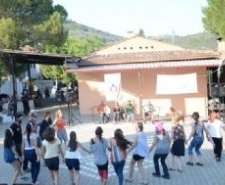 KAZ DAĞLARI GENÇLERİN BULUŞMA NOKTASI OLDU Edremit’te Kaz Dağları’na Dostluk Yardımlaşma Vakfı tarafından gezi düzenlendi. Kaz