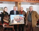 İZMİRLİ RESSAMLAR BULGARİSTAN’DA SERGİ AÇTI İzmirli şair, ressam, kraatör Aynur Açıkgöz’ün öncülüğünde, bir araya gelen
