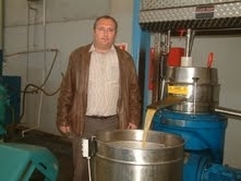 Balıkesir’in Burhaniye ilçesinde, zeytin hasadı sona ererken 76 nolu Zeytin