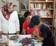 BALIKESİR’DE ÖRNEK MUHTAR Balıkesir’de bir bayan muhtar ihtiyaç sahiplerine ulaştırılmak üzere açtığı alışveriş