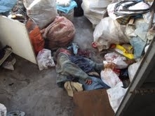 HURDACI KADIN EVİNİN BAHÇESİNDE ÖLÜ BULUNDU Balıkesir’in Ayvalık ilçesinde, tek odalı evinde yalnız yaşayan yaşlı kadın