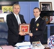 POLİS HAFTASI’NDA BAŞKAN KILIÇ’A ZİYARET Türk Polis Teşkilatı’nın 165. kuruluş yıldönümü etkinlikleri çerçevesinde, Edremit
