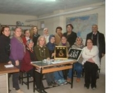 BURHANİYE DE BAYANLAR FİLOĞRAFİ SANATINI ÖĞRENİYOR Balıkesir’in Burhaniye ilçesinde, 4 yıldan bu yana tel ve çivilerle