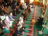 ÇİFTÇİLER YAĞMUR DUASINDAN VAZGEÇMİYOR Cumhuriyet Mahallesinde yapılan yağmur duasında yüzlerce çiftçi ellerini Allah’a açtı.