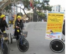 Balıkesir’in Burhaniye ilçesinde bir reklam firması, belediye başkan adayının tanıtımı