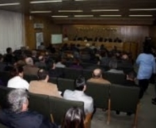 CAMİVASAT MAHALLESİ 1. SOKAK TRAFİĞE KAPANIYOR Gündem maddeleri arasındaki Camivasat Mahallesi 1. Sokak esnafının istekleri de