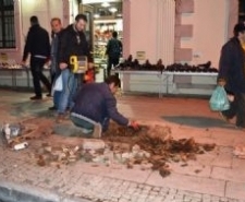 Balıkesir’in Ayvalık ilçesinde, her gün üzerinden yüzlerce vatandaşın geçtiği bir