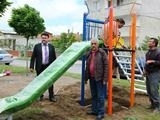  İLÇEYE 1 AYDA 6 PARK YAPTI  