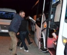 14 KAÇAK GÖÇMEN YAKALANDI Balıkesir’in Ayvalık ilçesinde, Yunanistan’ın Midilli Adası’na yasa dışı yollardan gitmek