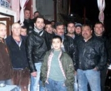 AYVALIK’TA GÜVERCİN SEVERLERE YENİ BİR DERNEK DAHA Balıkesir’in Ayvalık ilçesinde güvercin meraklıları için bir dernek daha kuruldu.