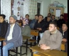 DENİZDEN GELEN BEREKET BALIKÇININ YÜZÜNÜ GÜLDÜRDÜ Balıkesir’in Ayvalık ilçesinde, bir balıkçının ağına takılan 5,750 gram kılıçbalığı