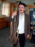 BURHANİYE’DE ZEYTİNCİ CEVİZ DİKİMİNE YÖNELDİ Balıkesir’in Burhaniye ilçesinde, zeytinden umduğunu bulamayan çiftçiler cevize yöneldi.