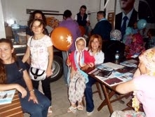 AK PARTİ, AYVALIK’TA BAŞARISININ SIRRINI AÇIKLADI Balıkesir’in Ayvalık ilçesinde, AK Parti İlçe Başkanlığı ilçenin köylerinde geleneksel