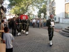   Balıkesir’in Burhaniye ilçesinde, geçtiğimiz gece hayatını kaybeden ilçenin sevilen