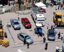 EDREMİT BELEDİYESİ ARAÇ PARKINI GENİŞLETTİ Balıkesir’in Edremit Belediye Başkanı Av. Tuncay Kılıç, göreve gelişinin 14’ncü