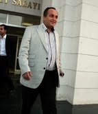 ESKİ EDREMİT BELEDİYE BAŞKANI MAHKEMEDE Balıkesir’in Edremit Belediyesi eski Başkanı Yunus Bozbey ve belediyenin 4