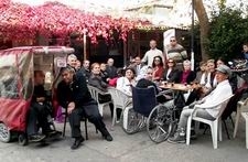 AYVALIK’TA ENGELLİLER BAYRAMLAŞMADA BULUŞTU AYVALIK’TA ENGELLİLER BAYRAMLAŞMADA BULUŞTU Balıkesir’in Ayvalık ilçesinde Kurban Bayramı nedeniyle