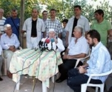 ERBAKAN’DA ‘EVET’ DİYECEK Balıkesir’in Edremit ilçesine bağlı Altınoluk beldesindeki yazlığında 3 gündür istirahat