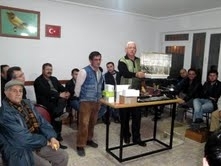 EDREMİT’TE MEZATA BÜYÜK İLGİ Balıkesir’in Edremit ilçesinde kanarya sevenler, her hafta mezatta buluşmaya başladı.