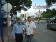 BURHANİYE’DE BELEDİYENİN YOL YAPIM SEFERBERLİĞİ Balıkesir’in Burhaniye ilçesinde, çok sayıda caddede yağmur suyu drenajı yapımını